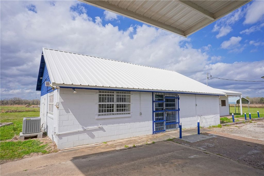 11833 Highway 90 N, Bedias, TX 77831 — photo 2