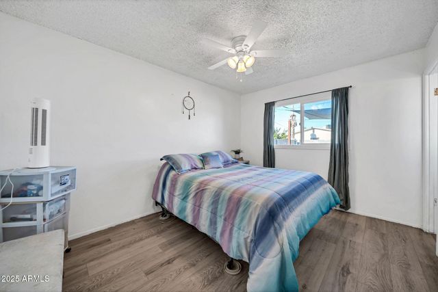 2142 W PARADISE Drive, Phoenix, AZ 85029