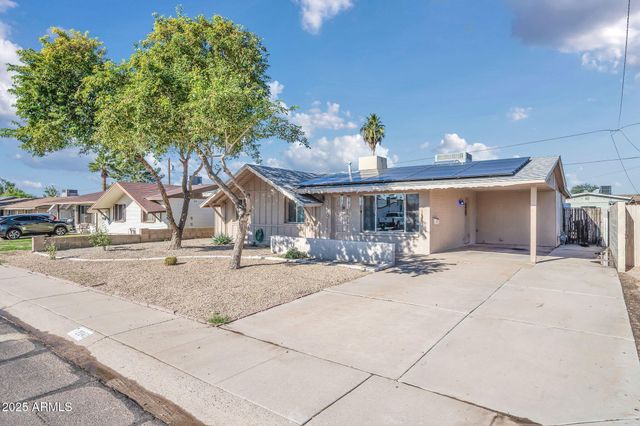 2142 W PARADISE Drive, Phoenix, AZ 85029