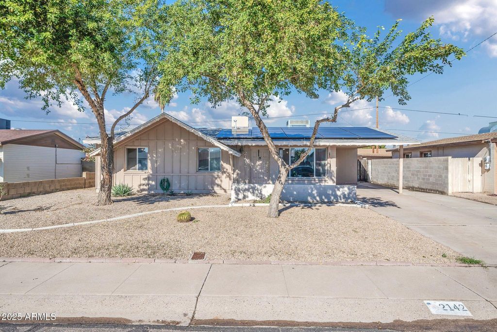 2142 W PARADISE Drive, Phoenix, AZ 85029
