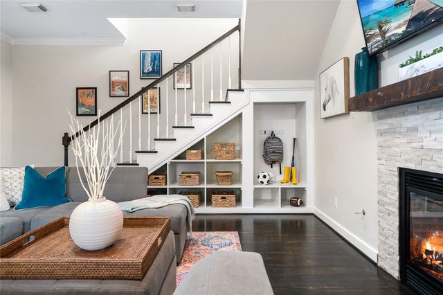 2047 Harvard Street, Houston, TX 77008