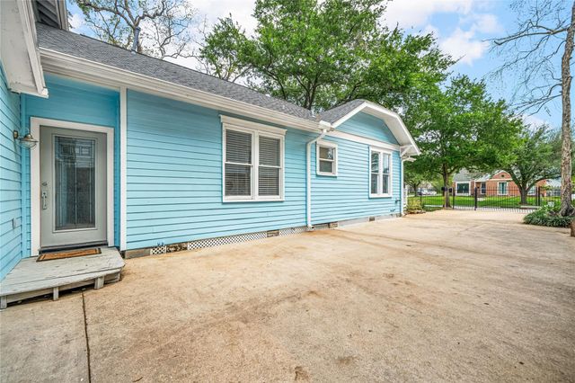 2047 Harvard Street, Houston, TX 77008