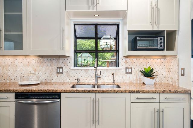 2047 Harvard Street, Houston, TX 77008