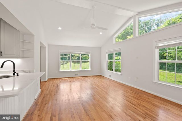 3906 IVYDALE DR, Annandale, VA 22003