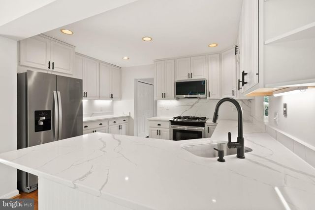 3906 IVYDALE DR, Annandale, VA 22003