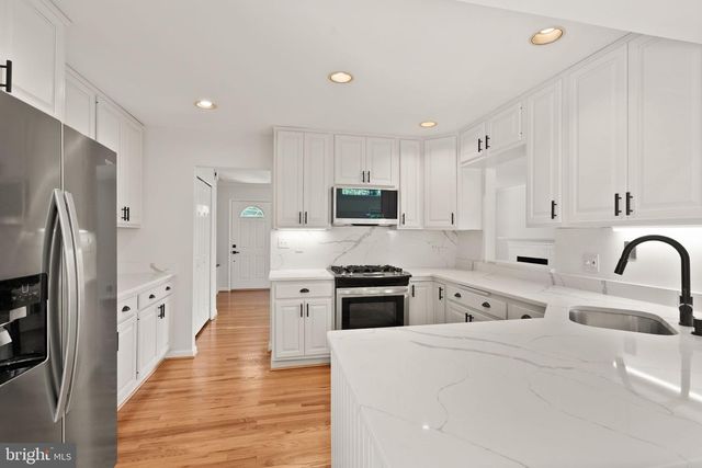 3906 IVYDALE DR, Annandale, VA 22003