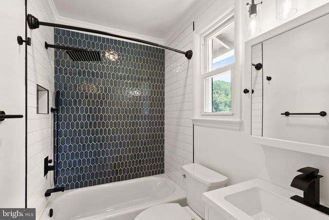 3906 IVYDALE DR, Annandale, VA 22003
