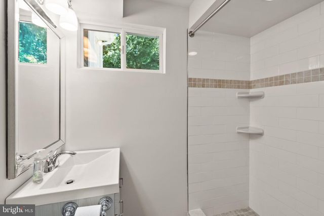 3906 IVYDALE DR, Annandale, VA 22003