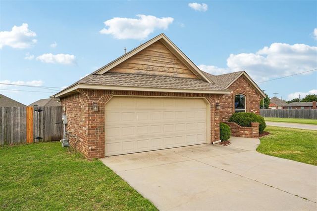 860 SW 10th Street, Moore, OK 73160