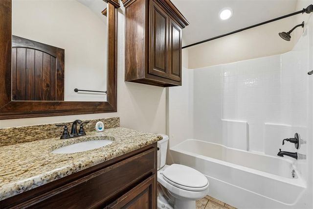 860 SW 10th Street, Moore, OK 73160