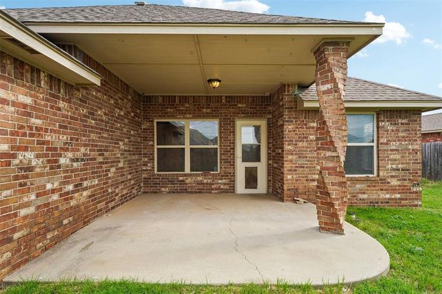 860 SW 10th Street, Moore, OK 73160