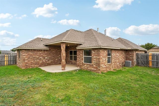 860 SW 10th Street, Moore, OK 73160