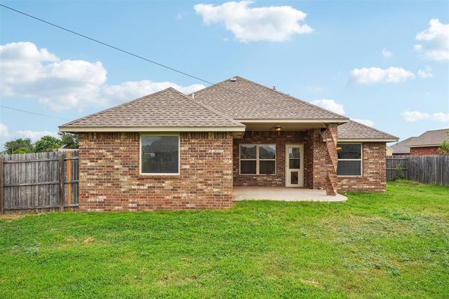 860 SW 10th Street, Moore, OK 73160