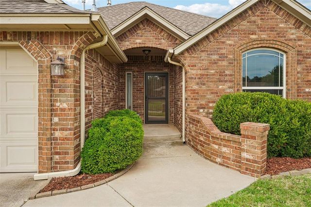 860 SW 10th Street, Moore, OK 73160