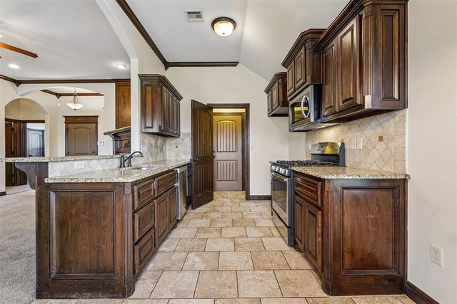 860 SW 10th Street, Moore, OK 73160