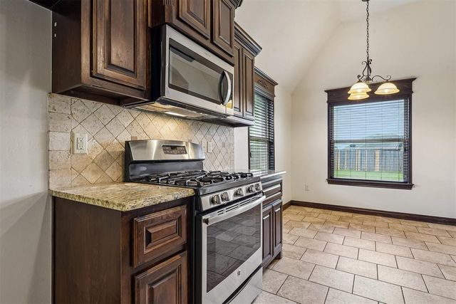 860 SW 10th Street, Moore, OK 73160