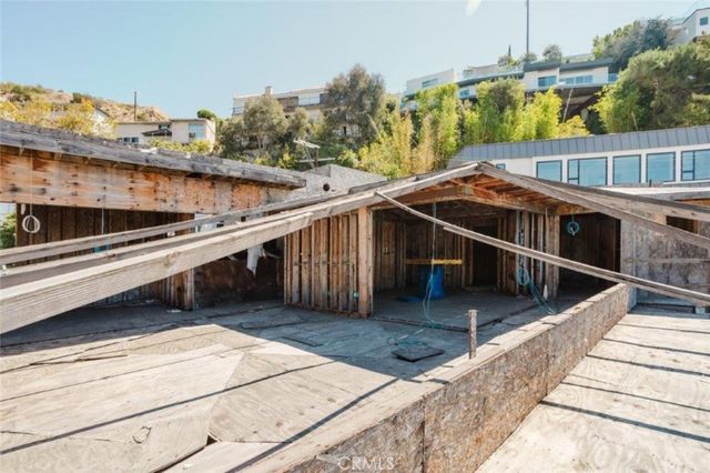 1688 Sunset Plaza Drive, Los Angeles, CA 90069
