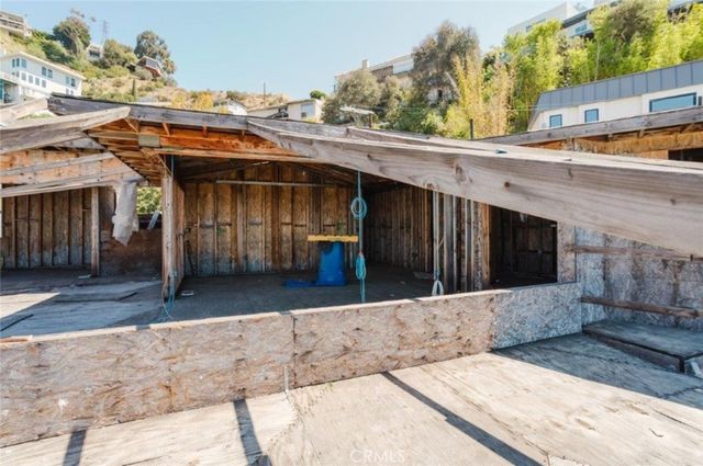 1688 Sunset Plaza Drive, Los Angeles, CA 90069
