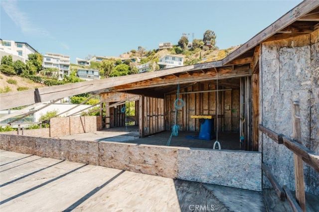 1688 Sunset Plaza Drive, Los Angeles, CA 90069
