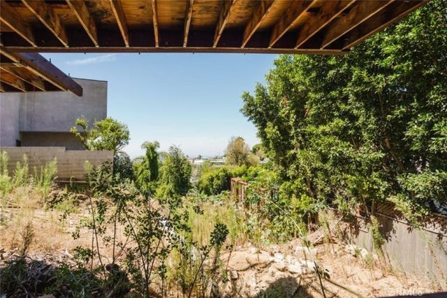 1688 Sunset Plaza Drive, Los Angeles, CA 90069