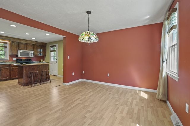 8 Walker Rd, Franklin, MA 02038