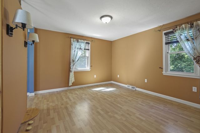 8 Walker Rd, Franklin, MA 02038