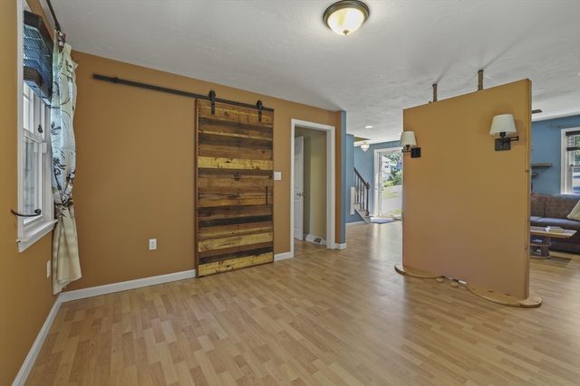8 Walker Rd, Franklin, MA 02038