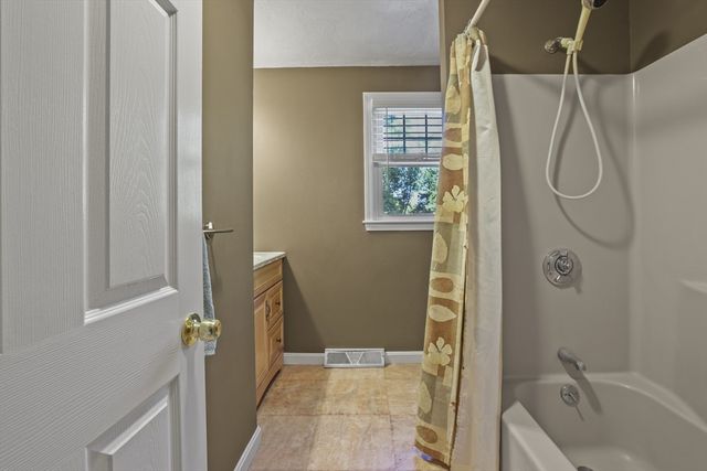 8 Walker Rd, Franklin, MA 02038