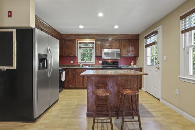 8 Walker Rd, Franklin, MA 02038