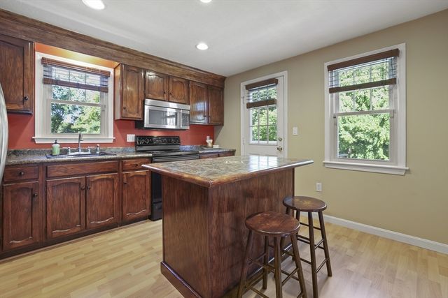8 Walker Rd, Franklin, MA 02038