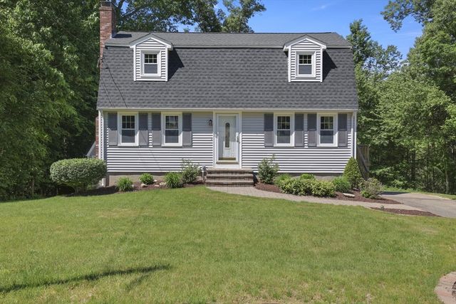 8 Walker Rd, Franklin, MA 02038