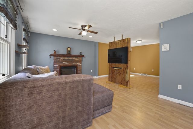 8 Walker Rd, Franklin, MA 02038