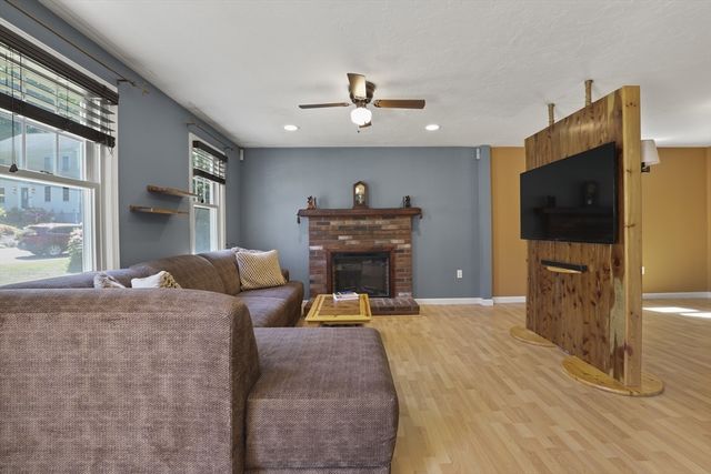 8 Walker Rd, Franklin, MA 02038