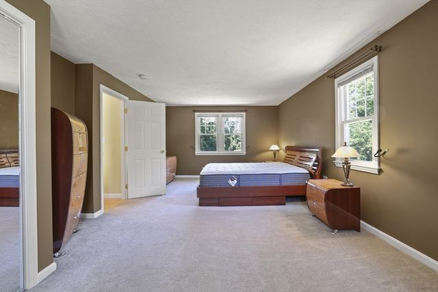 8 Walker Rd, Franklin, MA 02038