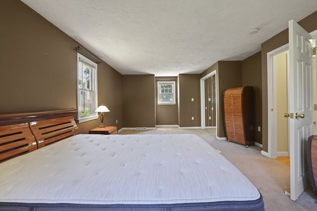 8 Walker Rd, Franklin, MA 02038
