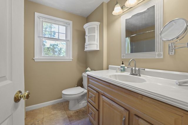 8 Walker Rd, Franklin, MA 02038
