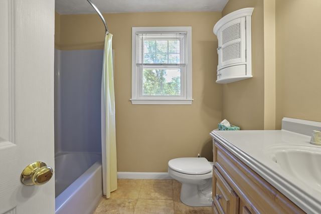 8 Walker Rd, Franklin, MA 02038