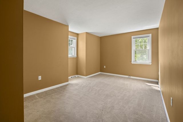 8 Walker Rd, Franklin, MA 02038