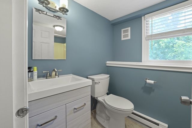 8 Walker Rd, Franklin, MA 02038