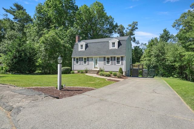 8 Walker Rd, Franklin, MA 02038