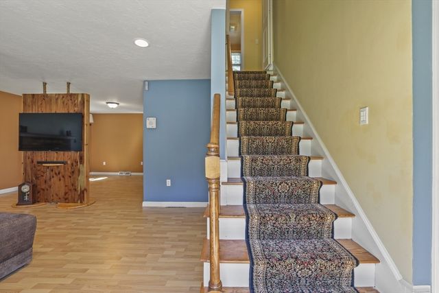 8 Walker Rd, Franklin, MA 02038
