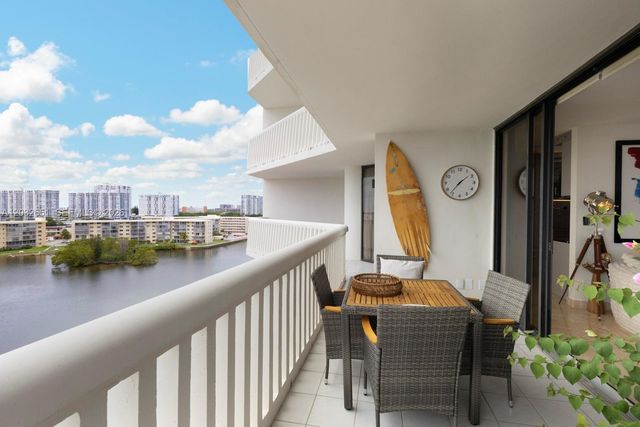 1000 W Island Boulevard 911, Aventura, FL 33160