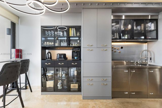 1000 W Island Boulevard 911, Aventura, FL 33160