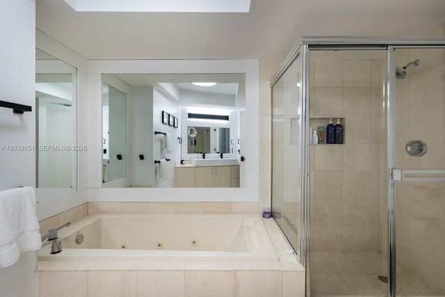 1000 W Island Boulevard 911, Aventura, FL 33160