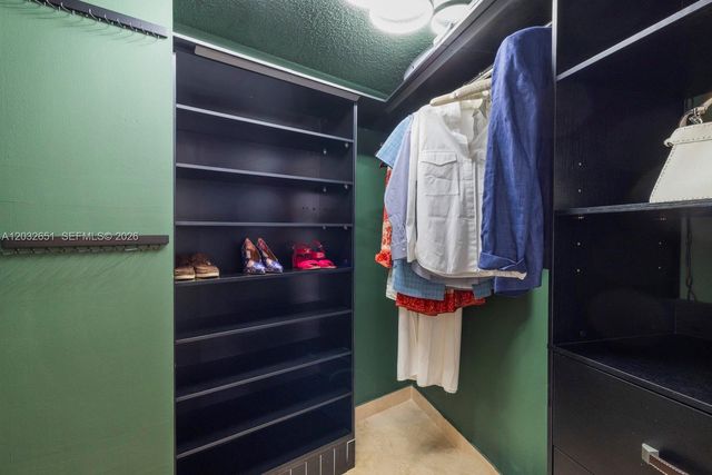 1000 W Island Boulevard 911, Aventura, FL 33160
