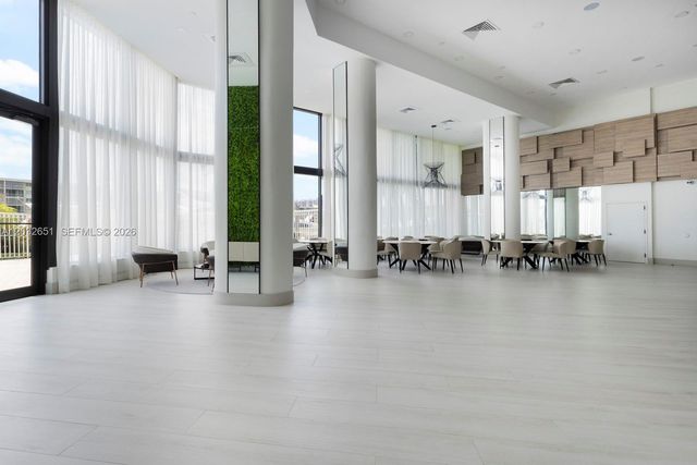 1000 W Island Boulevard 911, Aventura, FL 33160
