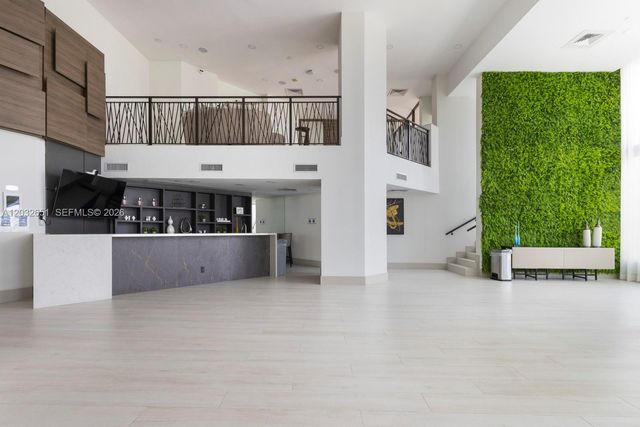 1000 W Island Boulevard 911, Aventura, FL 33160