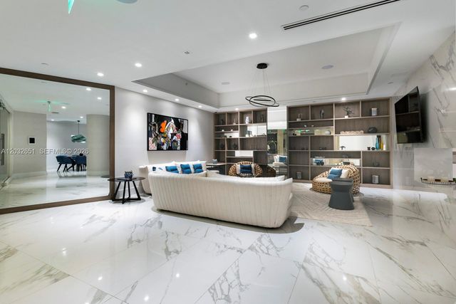 1000 W Island Boulevard 911, Aventura, FL 33160