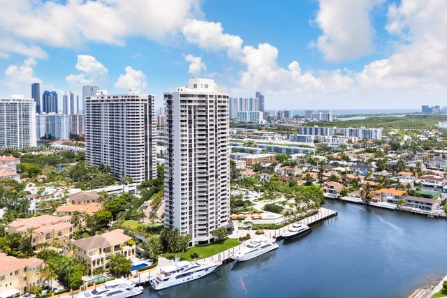 1000 W Island Boulevard 911, Aventura, FL 33160