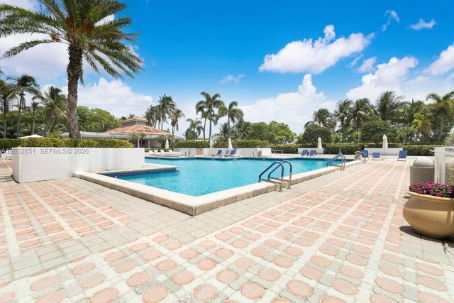1000 W Island Boulevard 911, Aventura, FL 33160